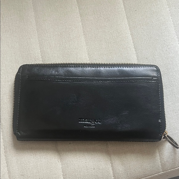 margot Handbags - margot Black 100% Leather Genuine Leather Zip Wallet with Exterior Card Slot